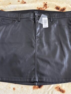 Torrid Deep Black Vegan Faux Leather Skirt - NWT Size 20